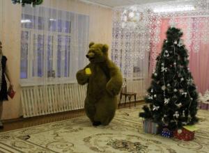 Сценарий новогоднего утренника для средней группы «Маша и Медведь